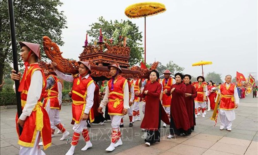 Palanquin procession commemorates legendary nation founders
